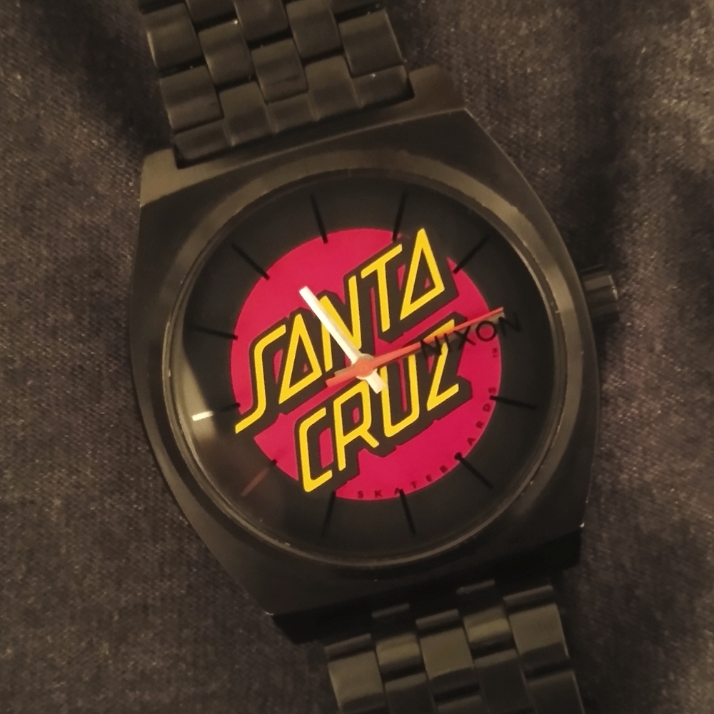 Santa Cruz  Nixon Watch